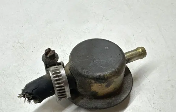 BMW 5 E28 Fuel pressure regulator 1286362