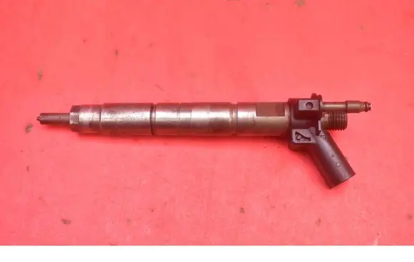 BMW 5 E60 E61 Fuel injector 7797877-05