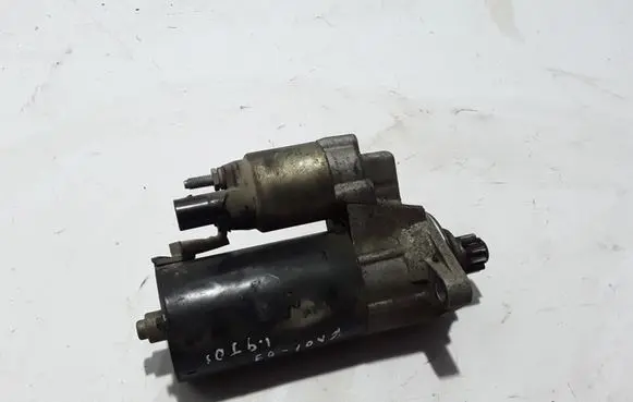 Volkswagen Caddy Starter motor 02E911023