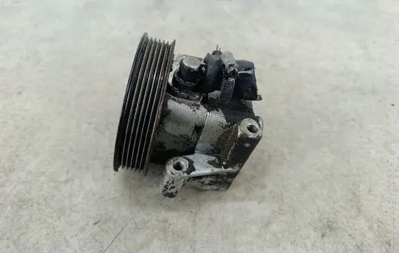 Ford Focus C-MAX Power steering pump 