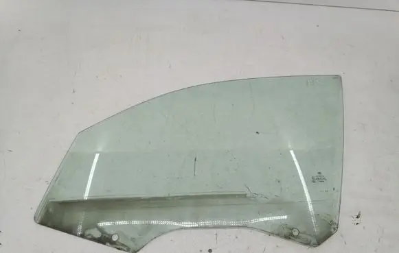 BMW 1 E81 E87 Front door vent window glass four-door