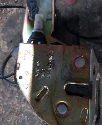 Volkswagen Touareg I Loading door lock 