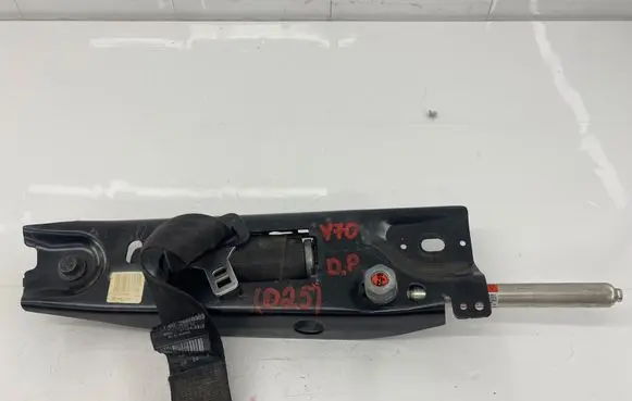 Volvo V70 Front seatbelt 39860303