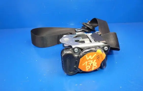 Mercedes-Benz A W176 Front seatbelt