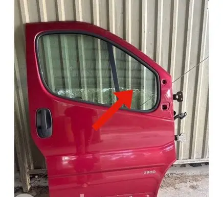 Renault Trafic II (X83) Front door vent window glass four-door 43R00049 DOT24AS2M25