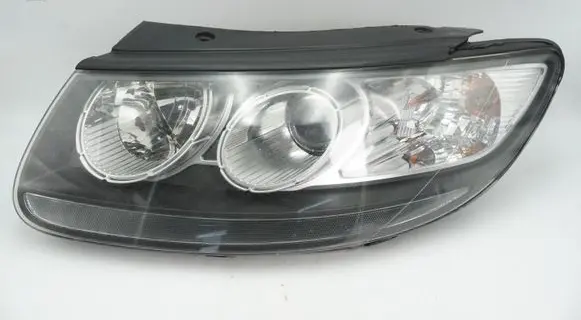 Hyundai Santa Fe Headlight/headlamp 821012B0