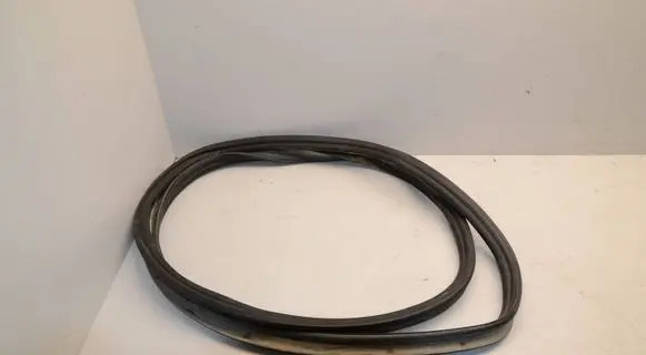 Volkswagen Golf VII Loading door rubber seal (on body) 5G9827705A 5G9827705 11031