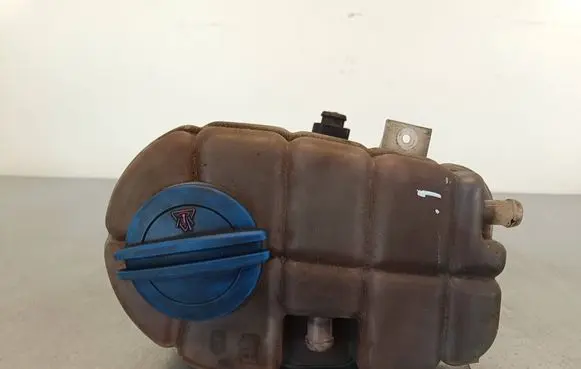 Audi A6 Allroad C7 Coolant expansion tank/reservoir 4G0121403J