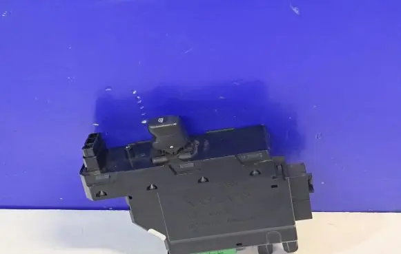 Volvo V70 Electric window control switch 30737519