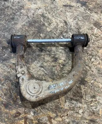 Toyota Hilux (AN10, AN20, AN30) Front upper control arm/wishbone