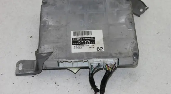 Toyota Avensis T250 Engine control unit/module 8966105820