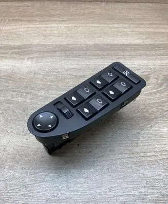 BMW 5 E39 Electric window control switch 8368966
