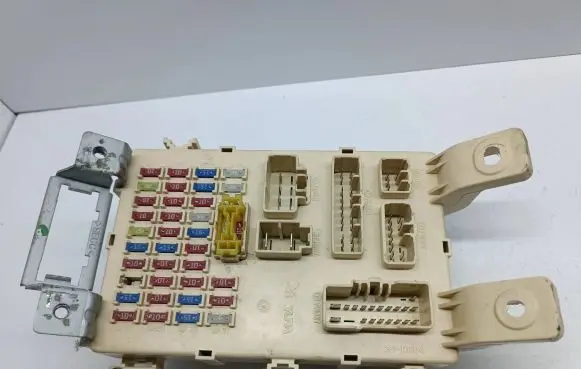 Hyundai i20 (PB PBT) Fuse module 919501J030 1008905007 1J0300809080210