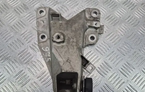 BMW 3 E90 E91 Engine mounting bracket 6760317 13807410