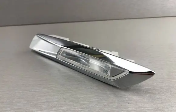 Front fender indicator light