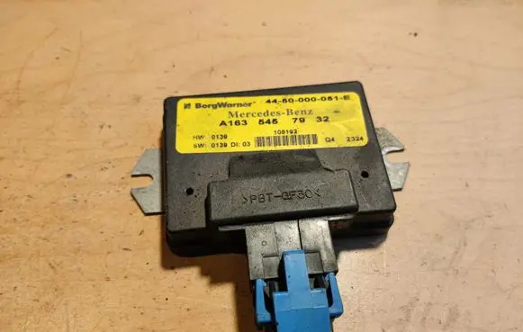 Mercedes-Benz ML W163 Transfer box differential control unit A1635457932