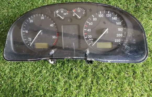 Volkswagen PASSAT B5 Speedometer (instrument cluster)