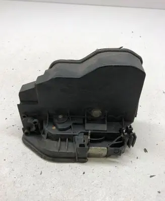 BMW X3 E83 Front door lock 7167074