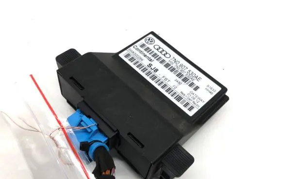 Volkswagen PASSAT B7 Gateway control module 7N0907530AE
