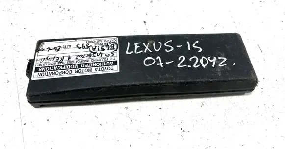 Lexus IS 220D-250-350 Fuse box cover 8266253090