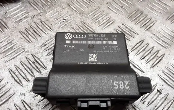 Volkswagen Jetta V Door control unit/module 1K0907530F 1K0907951 0325TFJ