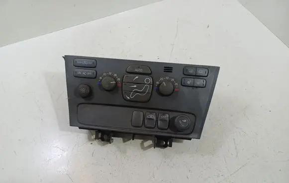 Volvo V70 Climate control unit 8682930