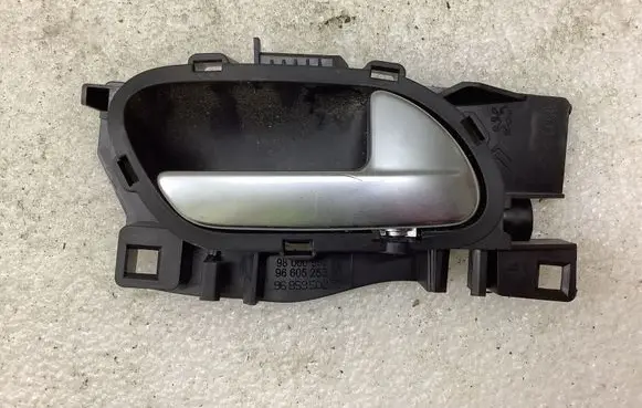 Rear door interior handle