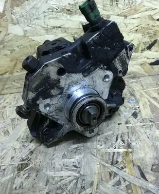 Volvo XC70 Fuel injection high pressure pump
