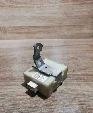 Toyota Corolla Verso AR10 Door central lock control unit/module 8974105050 73667112 736671a