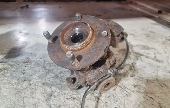 Nissan Tiida C11 Front wheel hub