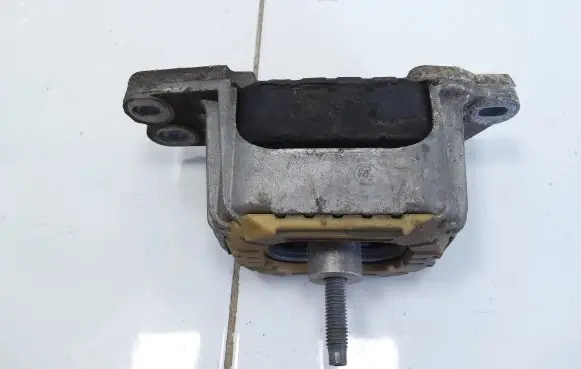 Peugeot 508 Engine mount bracket 86945E01