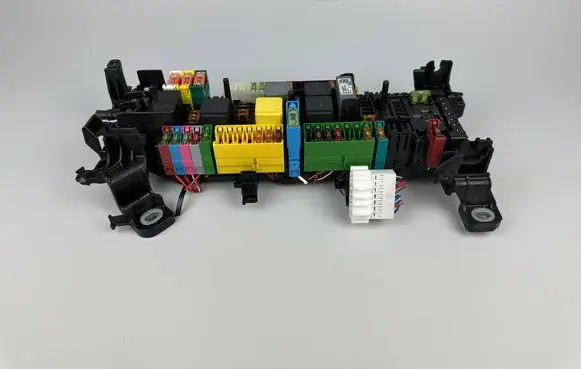 Mercedes-Benz A W176 Fuse box set A2465400340 A0025428019