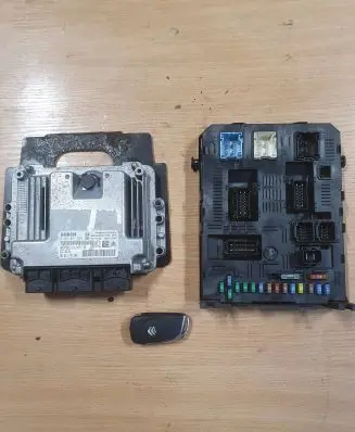 Citroen C4 I Engine ECU kit and lock set 9660105980 BSI2004H01 01161105