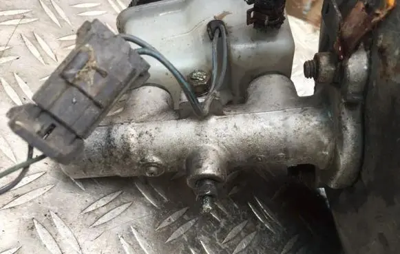 Mazda 626 Master brake cylinder