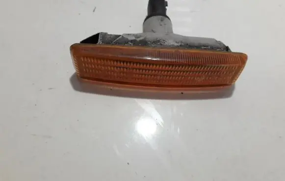 BMW 5 E39 Front fender indicator light 8360589