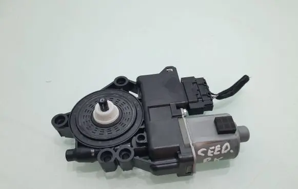 KIA Ceed Front door window regulator motor 82450J7010