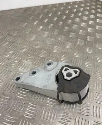 MG ZS Engine mount bracket 10884498 20220811
