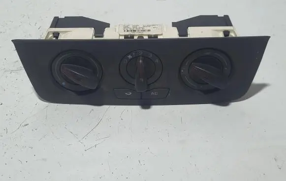 Seat Ibiza IV (6J,6P) Climate control unit 6J0820045A T0111002