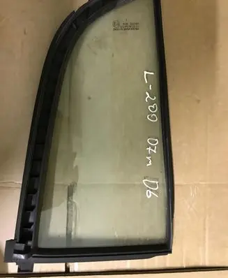 Mitsubishi L200 Rear vent window glass MN11760543R000042