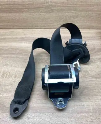 BMW 5 E60 E61 Front seatbelt 601629600D 070222