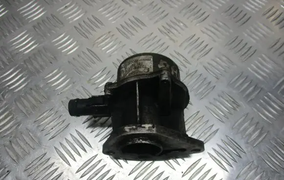 Renault Megane II Vacuum pump 8200327149