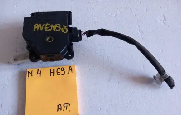 Toyota Avensis T250 Air flap motor/actuator 0637008680