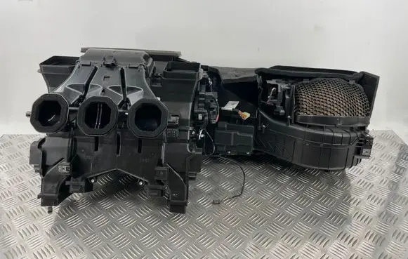 Mercedes-Benz C W205 Interior heater climate box assembly A2058308605 T33432C