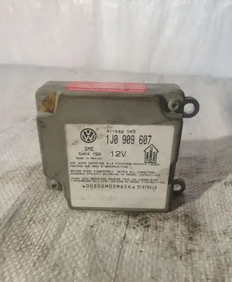 Volkswagen PASSAT B5 Airbag control unit/module 1J0909607 5WK4199