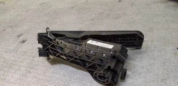 Volkswagen Jetta V Accelerator throttle pedal 1K1721503L