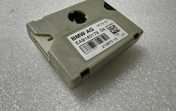 BMW 5 F10 F11 Aerial antenna amplifier 28197829 9140179 213675