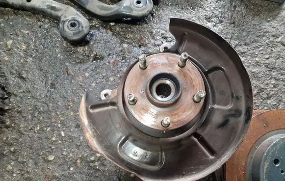 Subaru Legacy Rear wheel hub