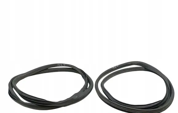 Volvo V50 Rubber seal front door (on door) 