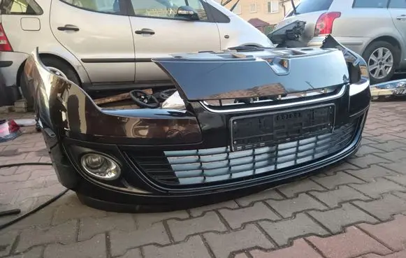 Renault Megane III Front bumper 
