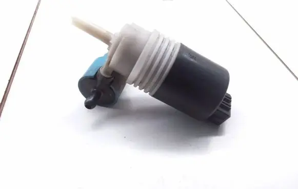 Volkswagen Golf III Windscreen/windshield washer pump 1H6955651